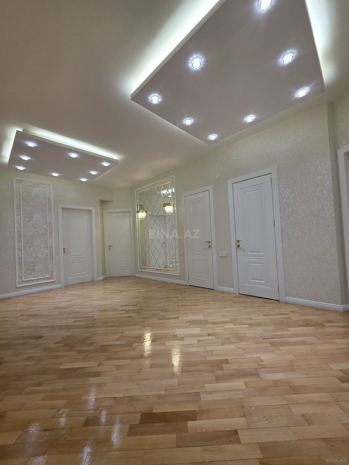 Satılır 3 otaqlı mənzil 153 m²
