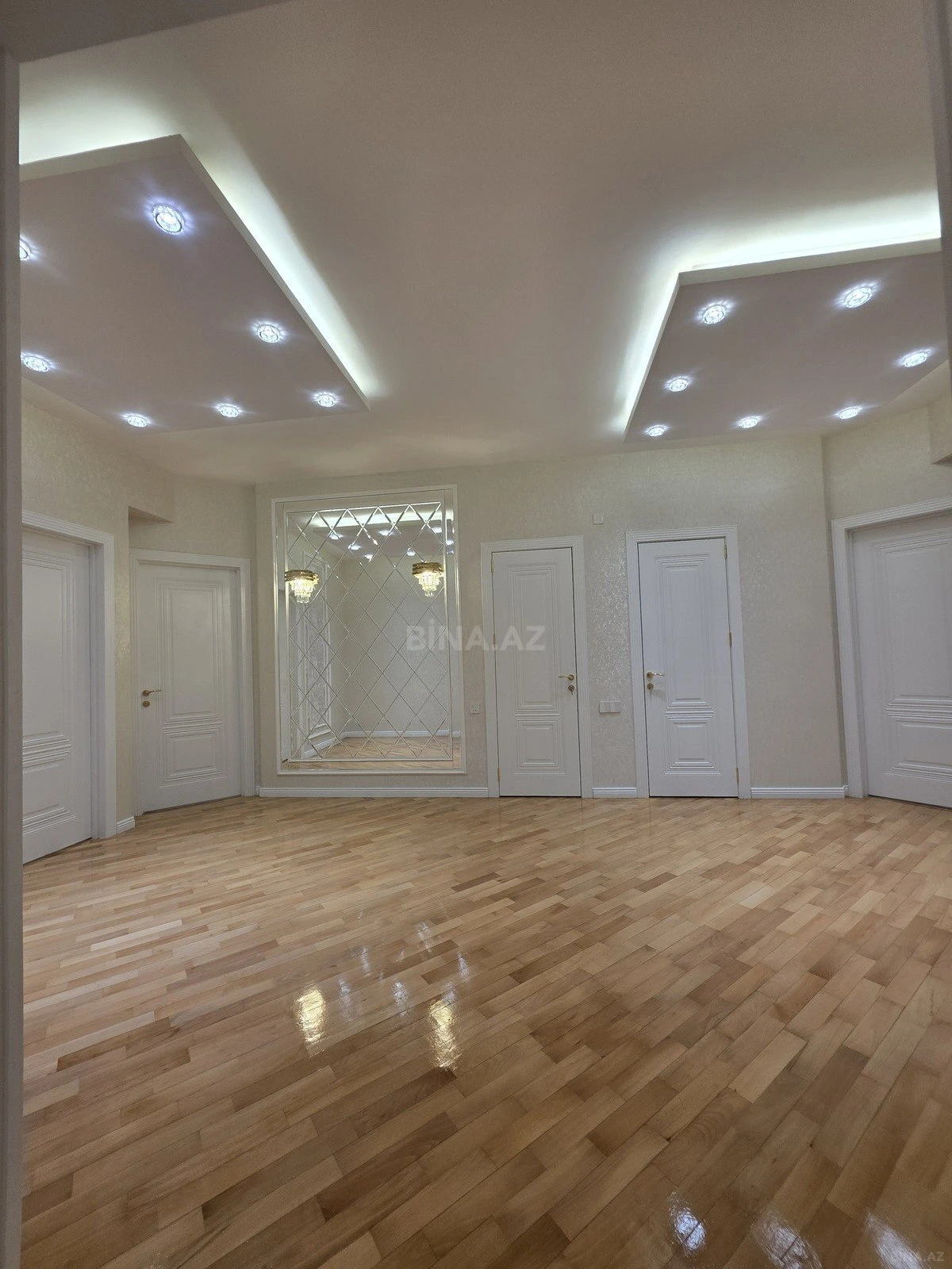 Satılır 3 otaqlı mənzil 153 m²