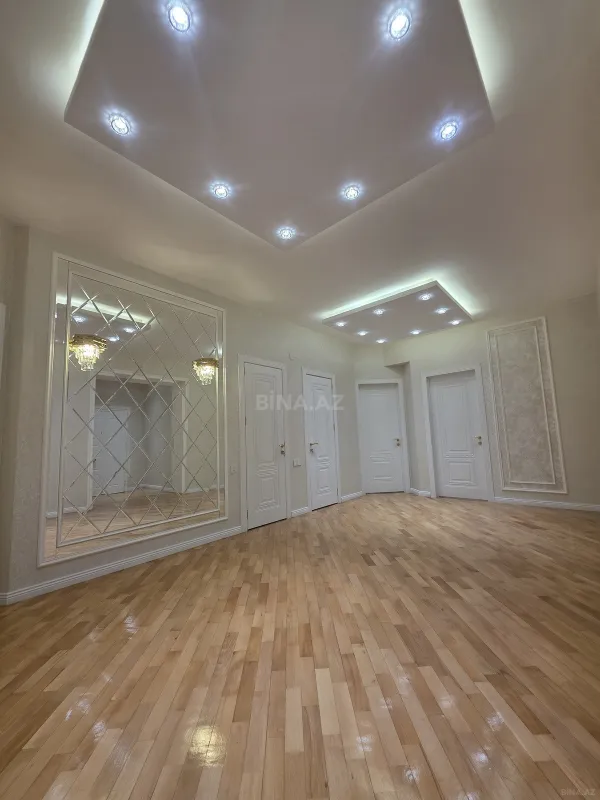 Satılır 3 otaqlı mənzil 153 m²