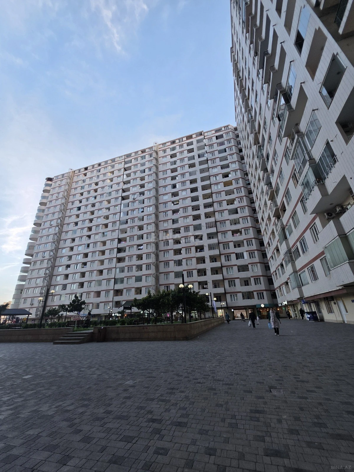 Satılır 3 otaqlı mənzil 153 m²