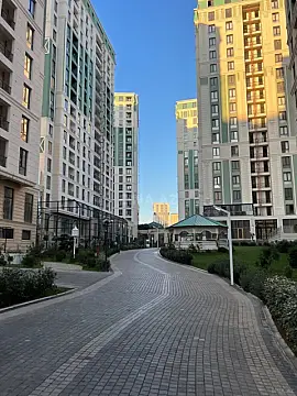 Satılır 4 otaqlı mənzil 219.6 m²