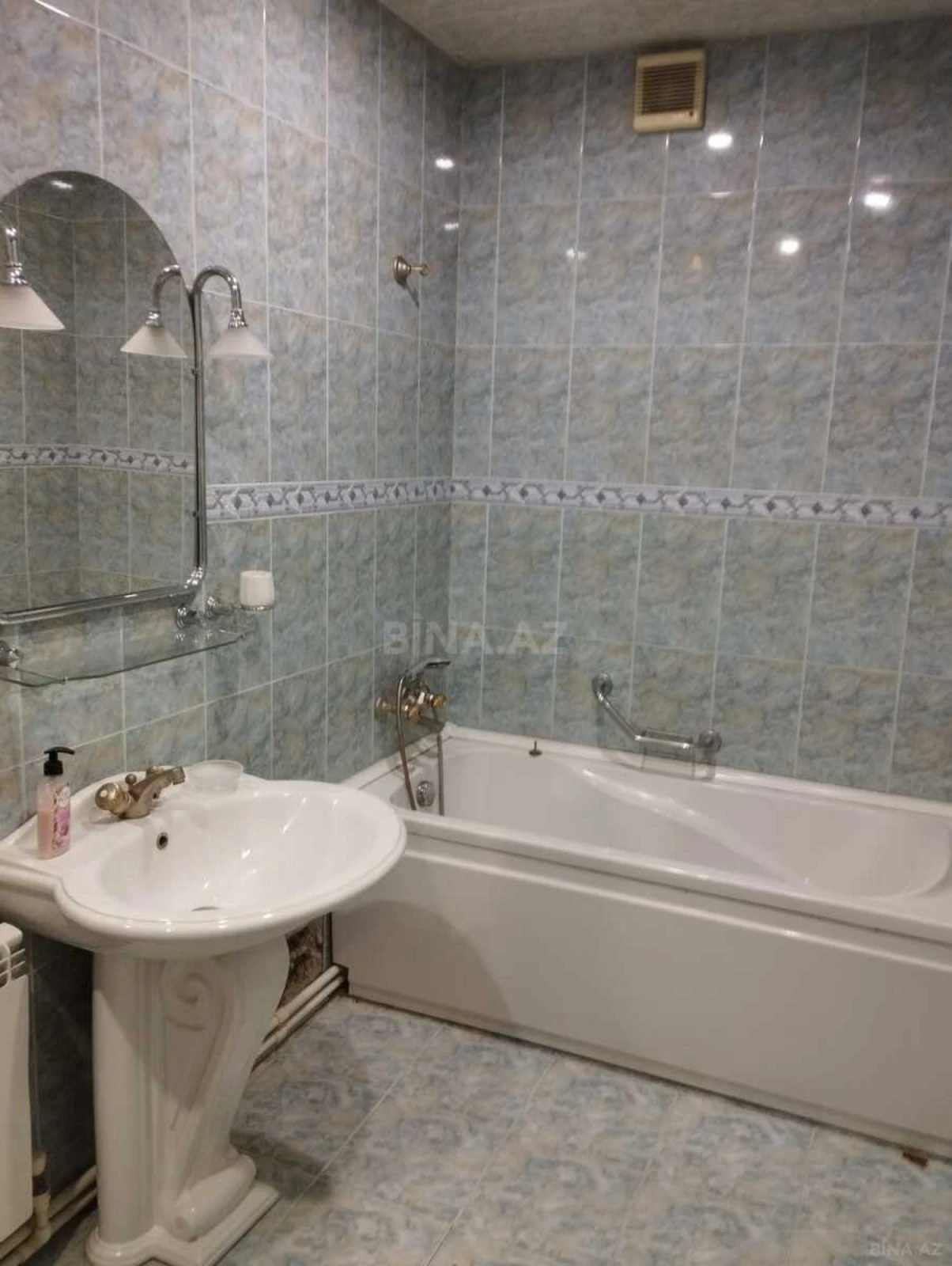 Kirayə verilir 3 otaqlı mənzil 112 m²