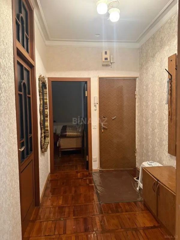 Satılır 4 otaqlı mənzil 110 m²