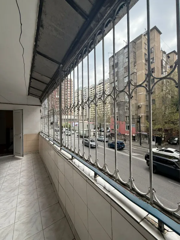 Satılır 4 otaqlı mənzil 110 m²