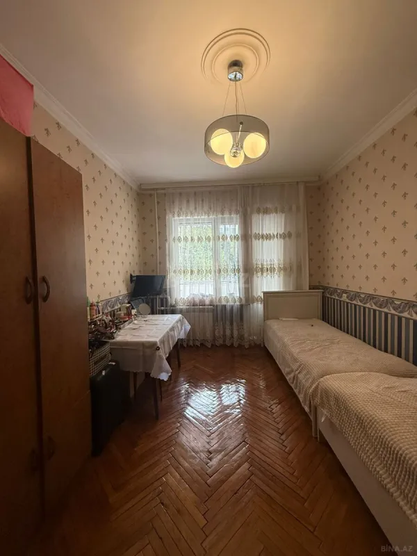 Satılır 4 otaqlı mənzil 110 m²