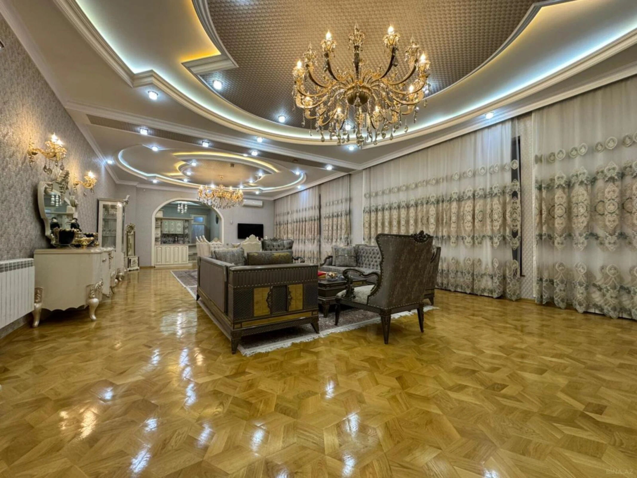 Satılır 10 otaqlı həyət evi 450 m²