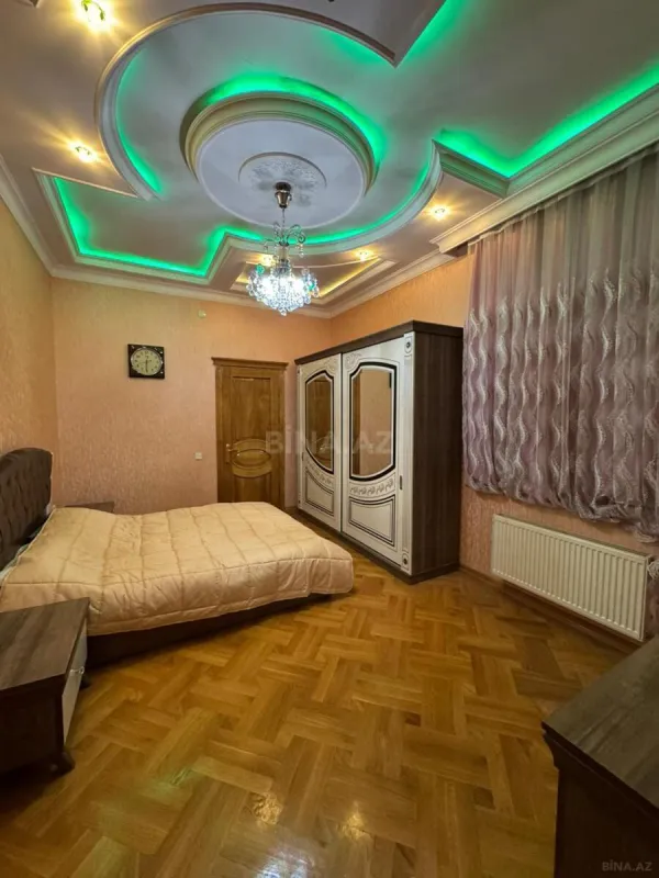 Satılır 10 otaqlı həyət evi 450 m²