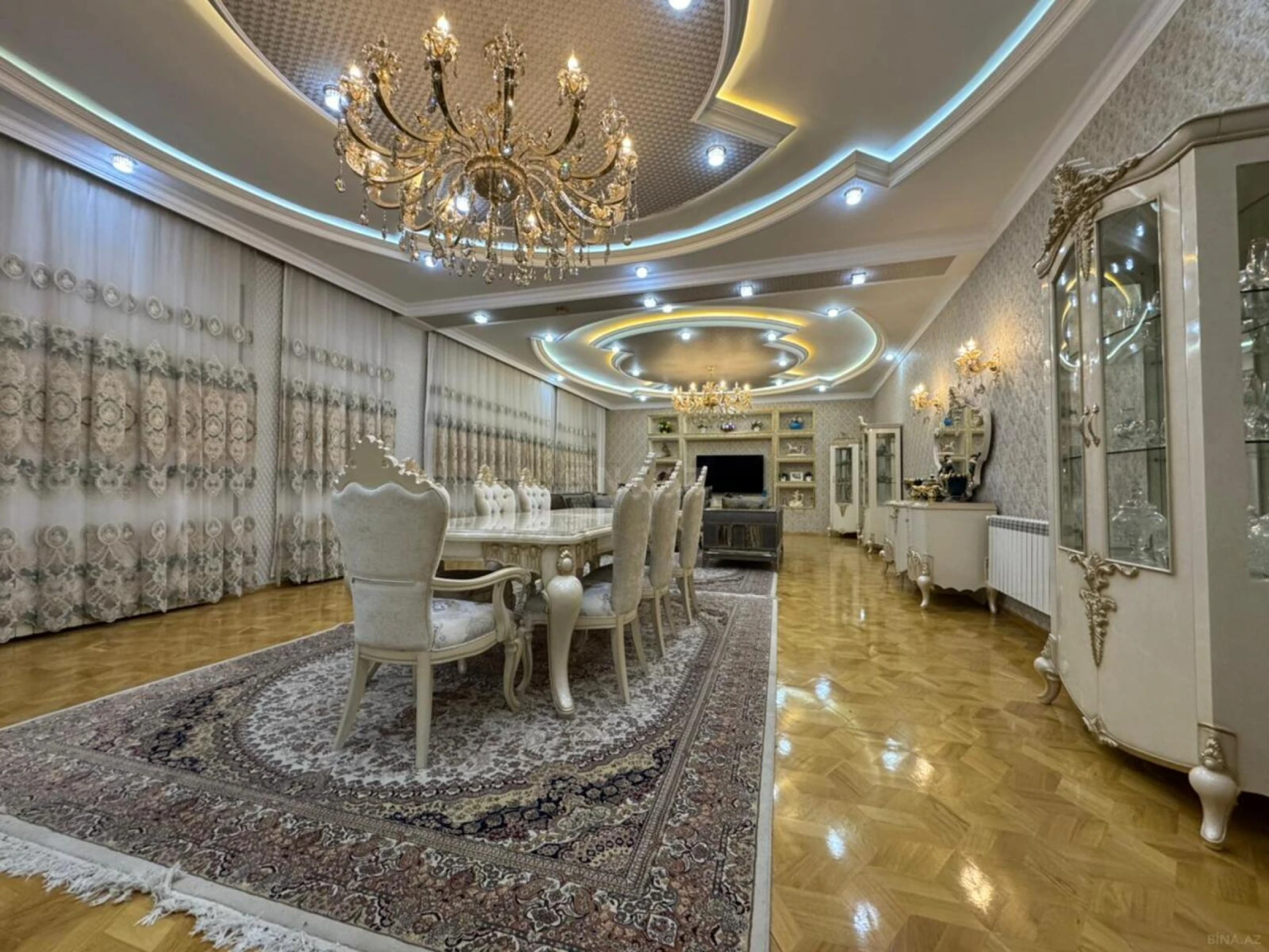 Satılır 10 otaqlı həyət evi 450 m²