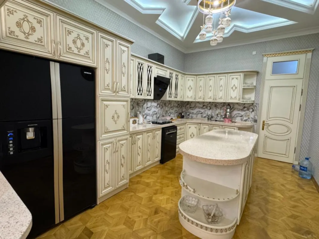 Satılır 10 otaqlı həyət evi 450 m²