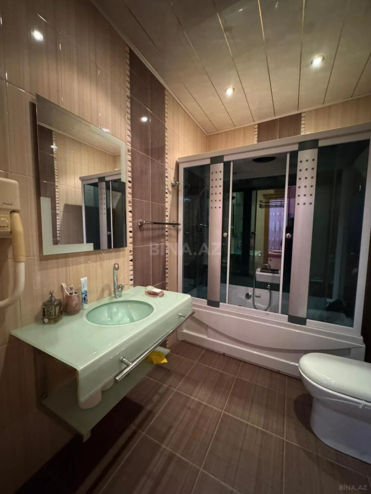 Satılır 10 otaqlı həyət evi 450 m²