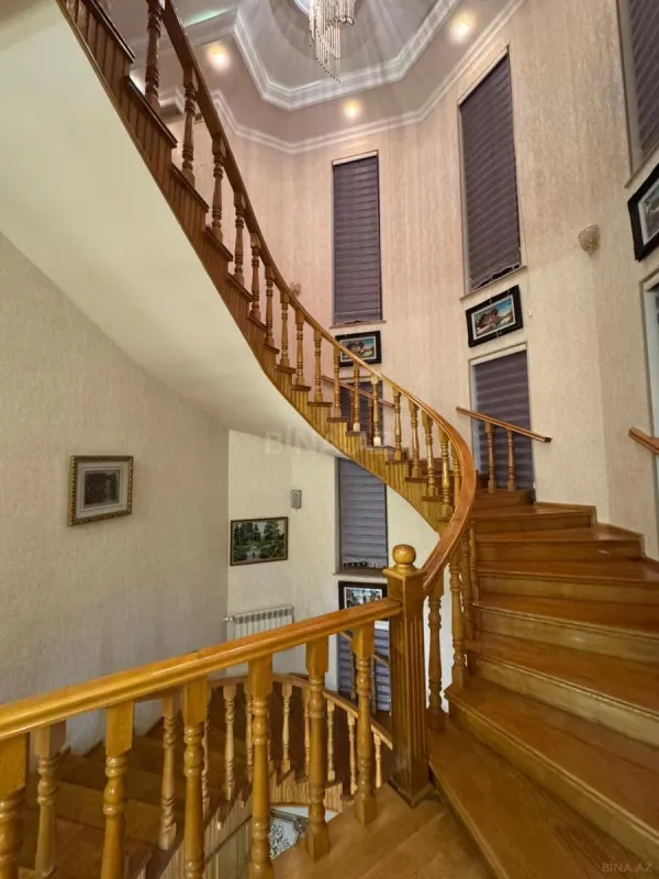Satılır 10 otaqlı həyət evi 450 m²