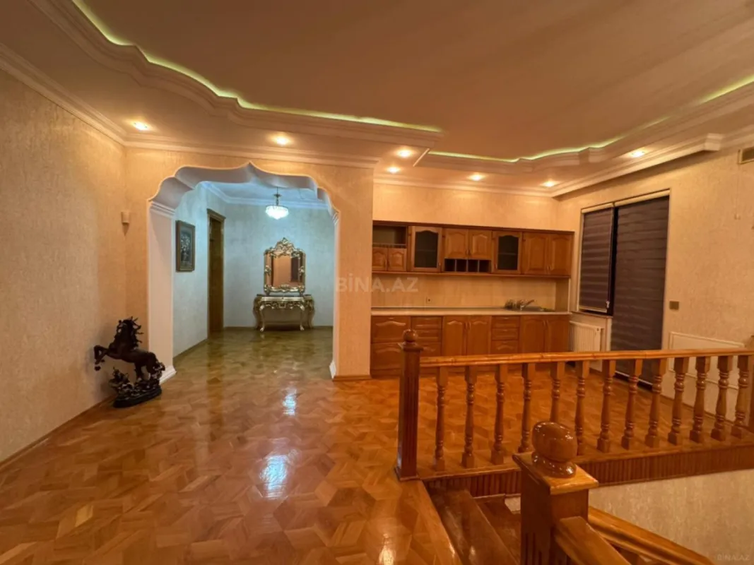 Satılır 10 otaqlı həyət evi 450 m²