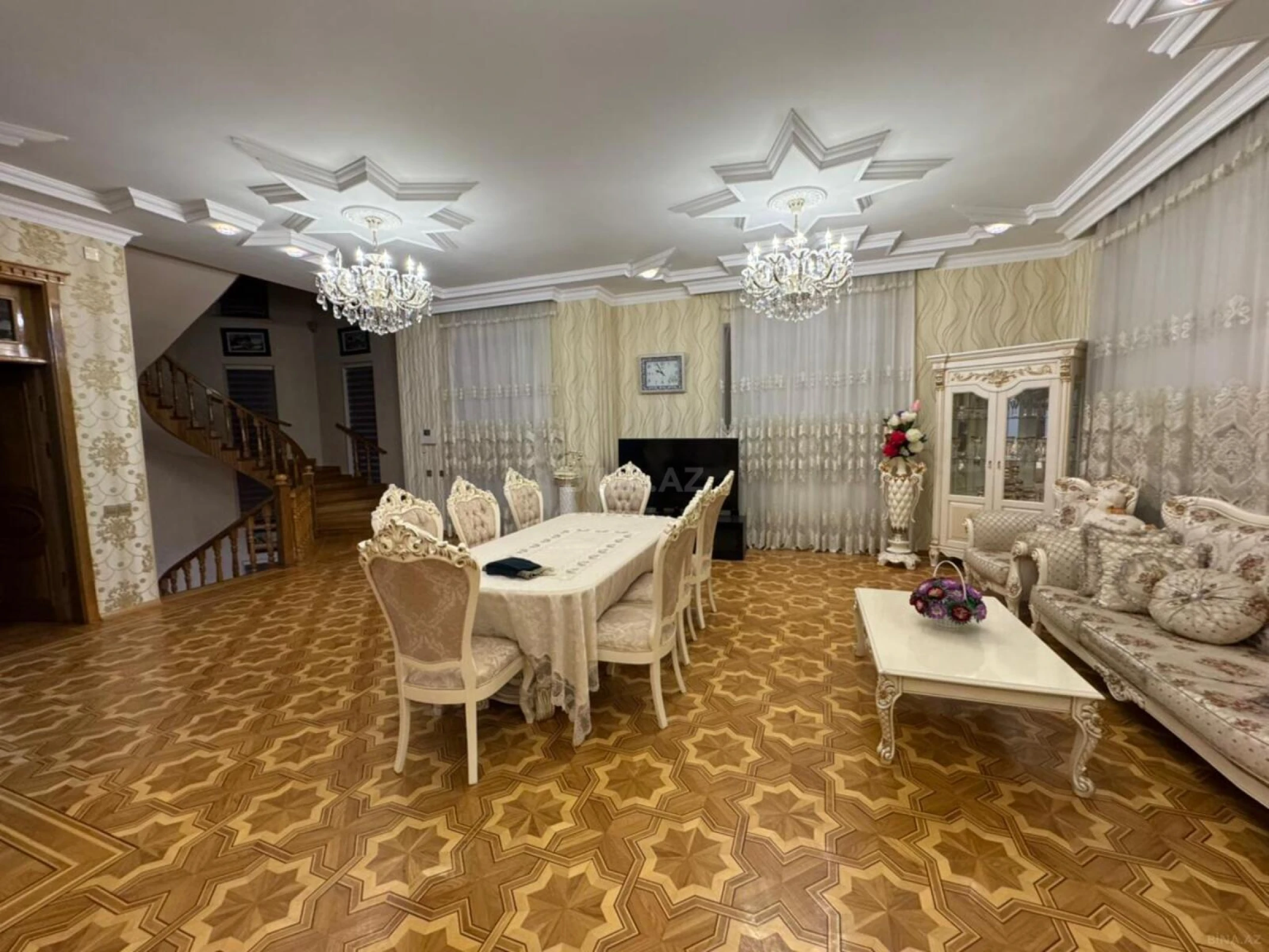 Satılır 10 otaqlı həyət evi 450 m²