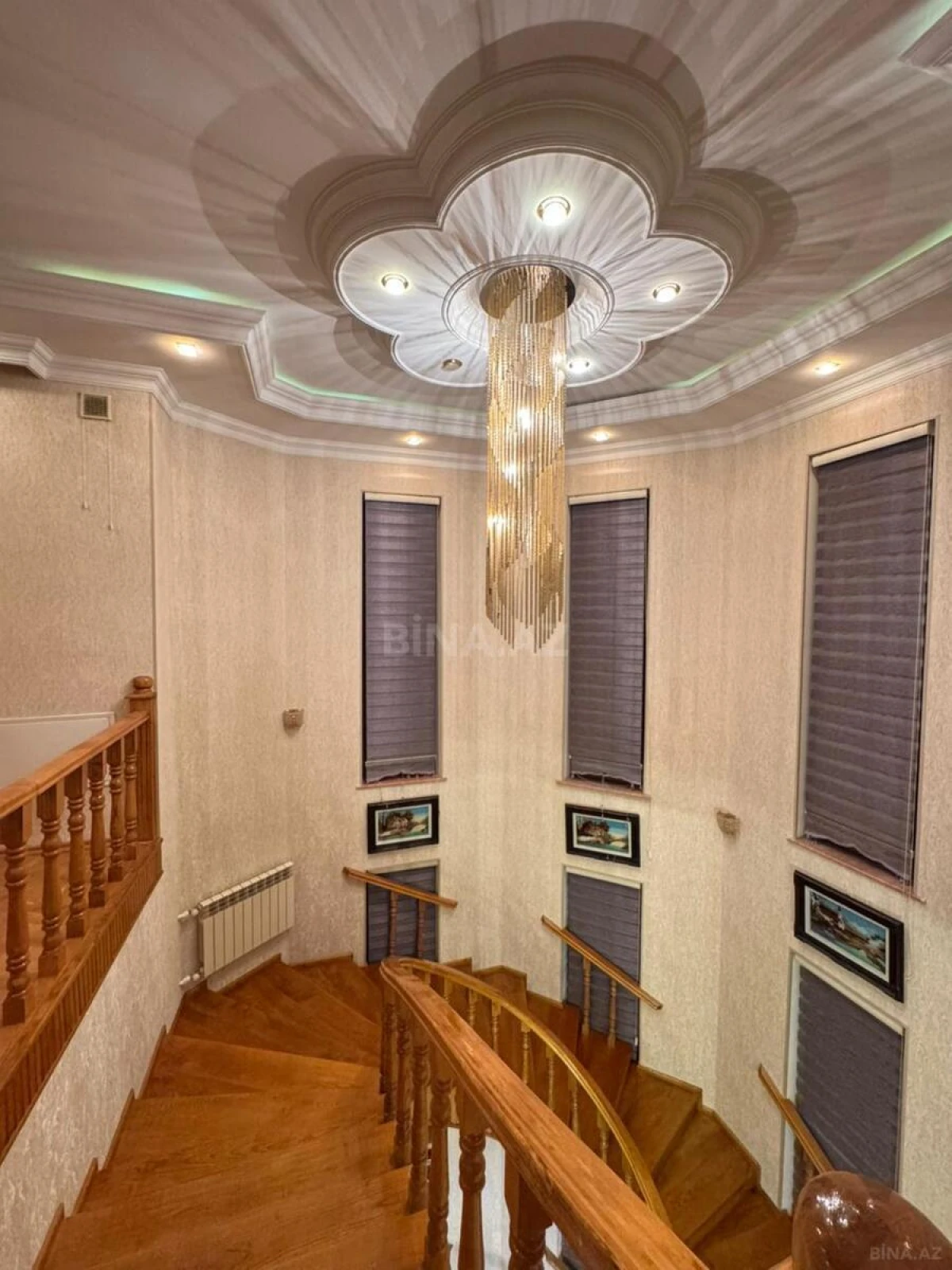 Satılır 10 otaqlı həyət evi 450 m²