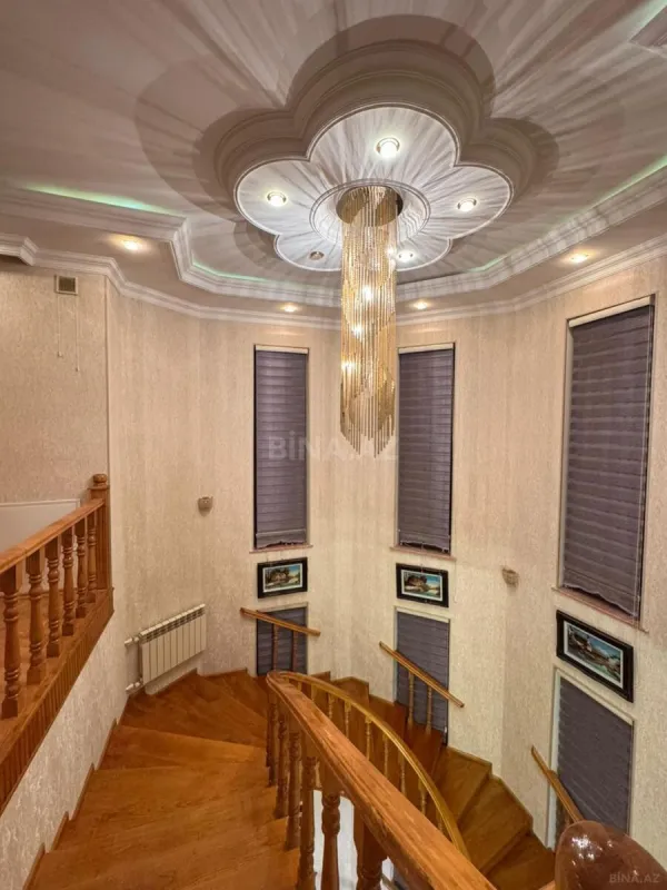 Satılır 10 otaqlı həyət evi 450 m²