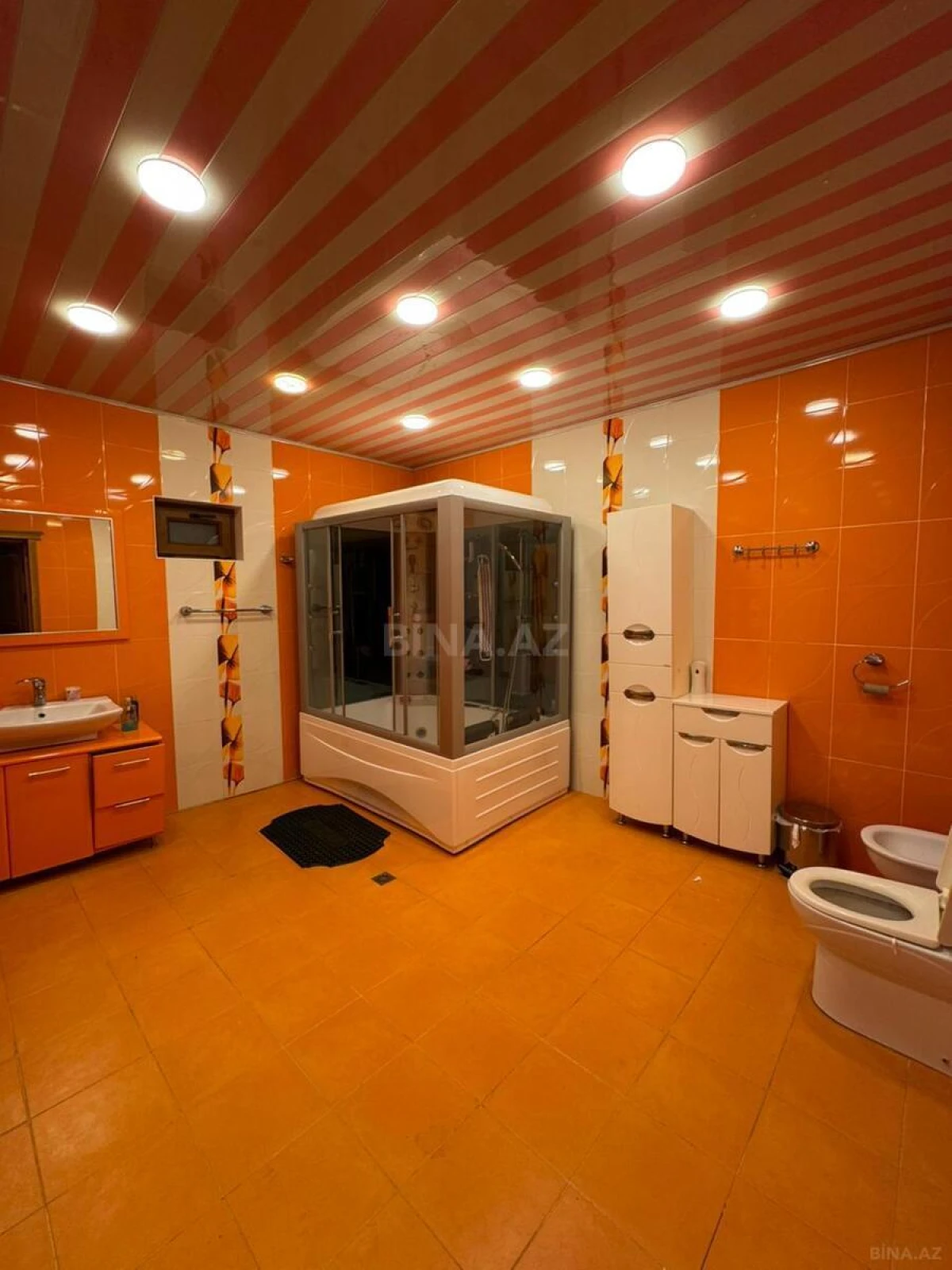 Satılır 10 otaqlı həyət evi 450 m²