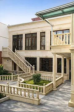 Satılır 10 otaqlı həyət evi 450 m²