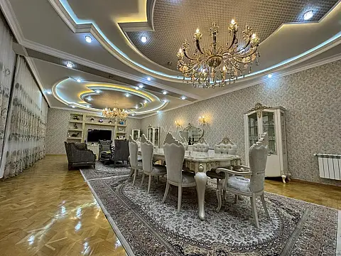 Satılır 10 otaqlı həyət evi 450 m²