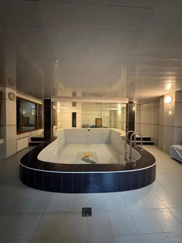 Satılır 10 otaqlı həyət evi 450 m²