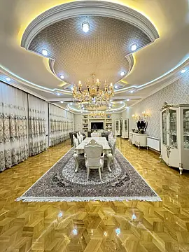 Satılır 10 otaqlı həyət evi 450 m²