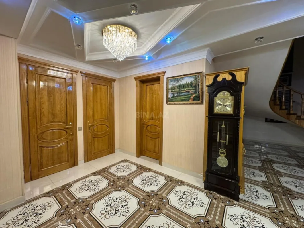 Satılır 10 otaqlı həyət evi 450 m²