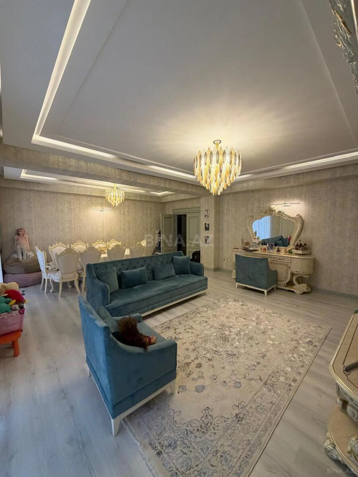 Kirayə verilir 3 otaqlı mənzil 180 m²