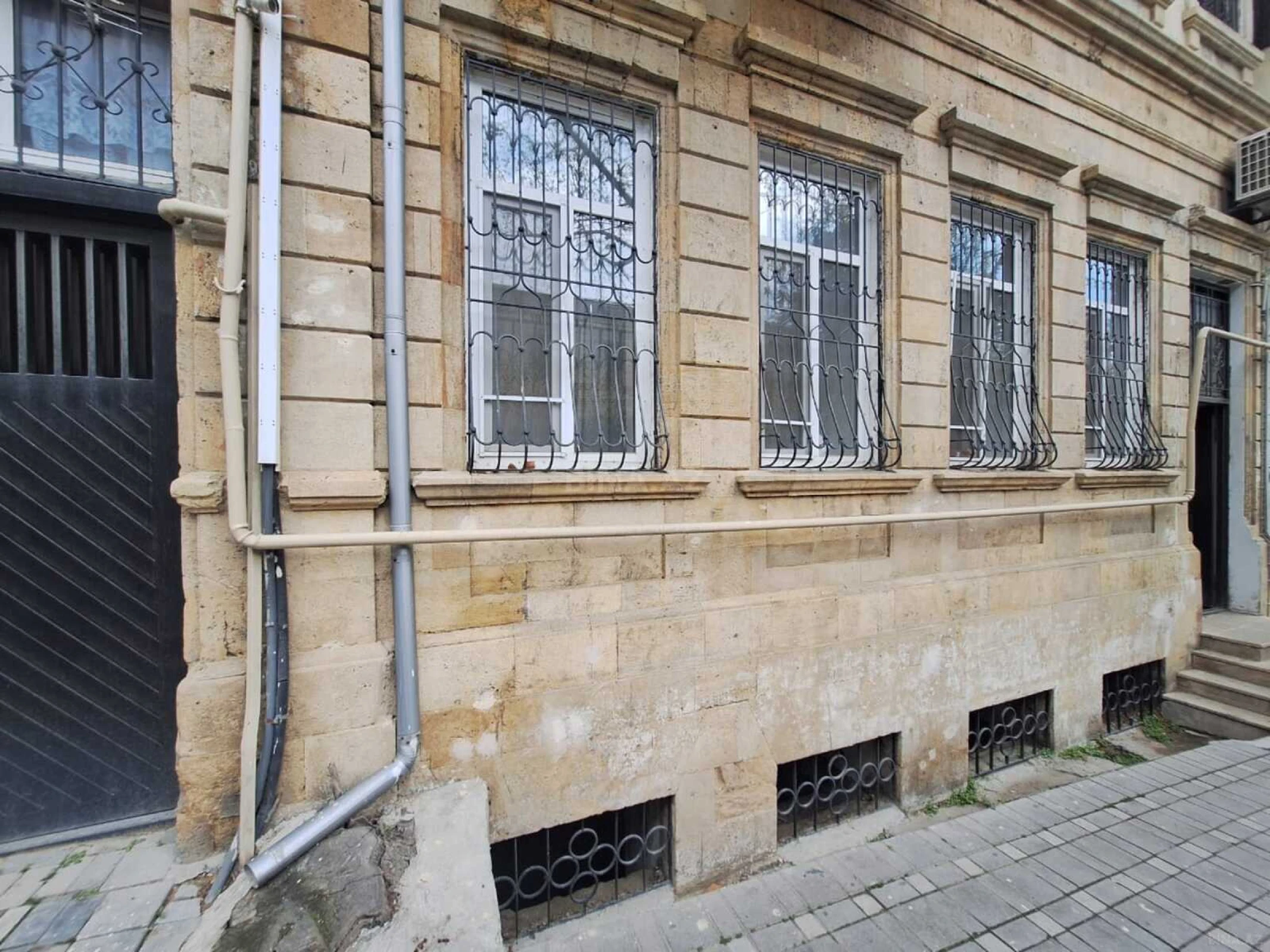 Satılır 4 otaqlı mənzil 80 m²