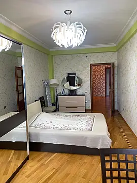 Kirayə verilir 4 otaqlı mənzil 200 m²