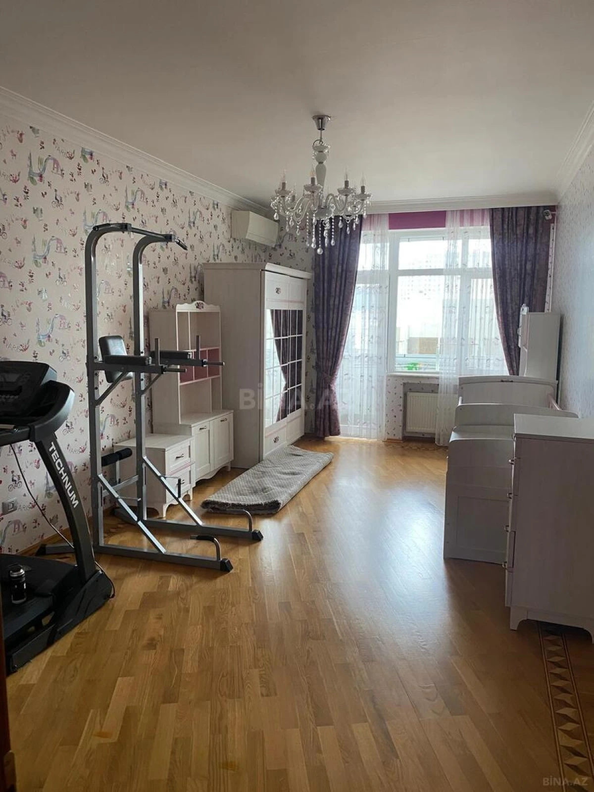 Kirayə verilir 4 otaqlı mənzil 200 m²