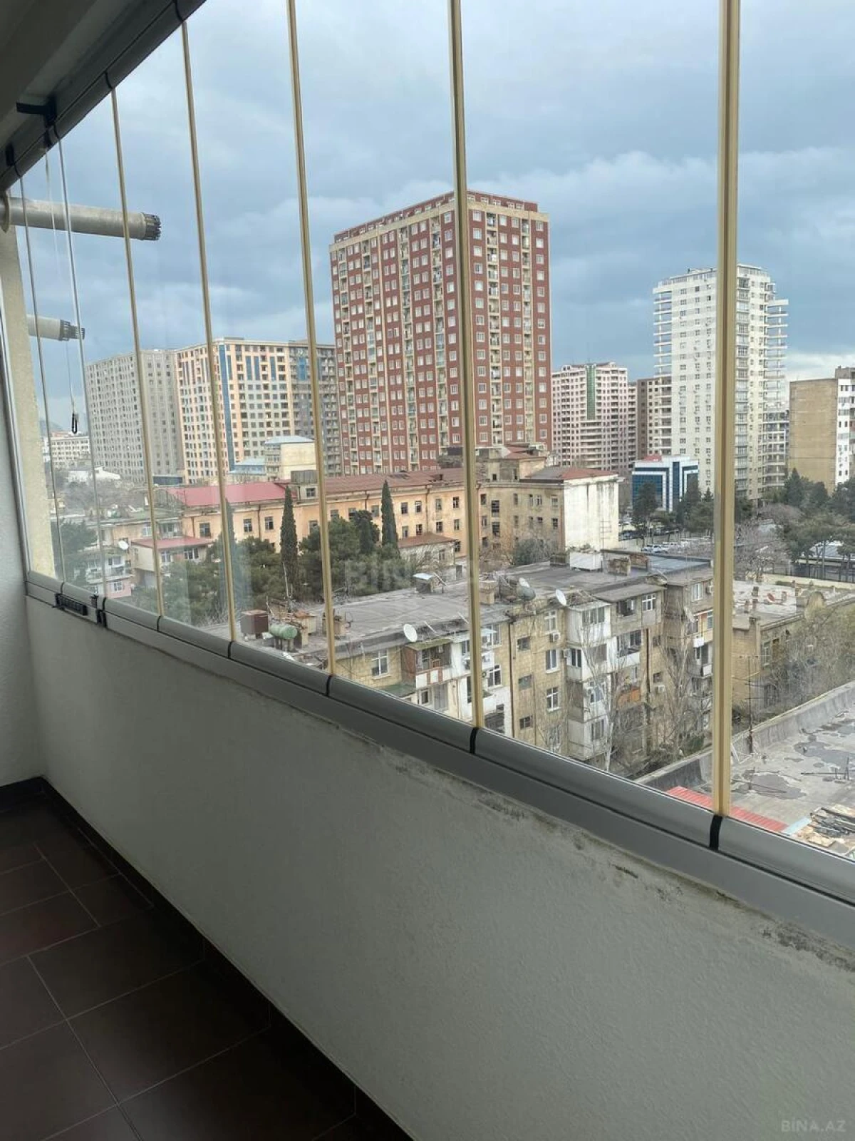 Kirayə verilir 4 otaqlı mənzil 200 m²