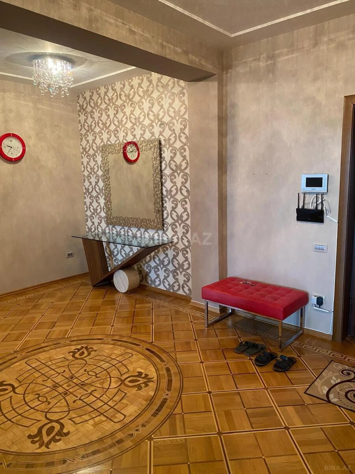 Kirayə verilir 4 otaqlı mənzil 200 m²