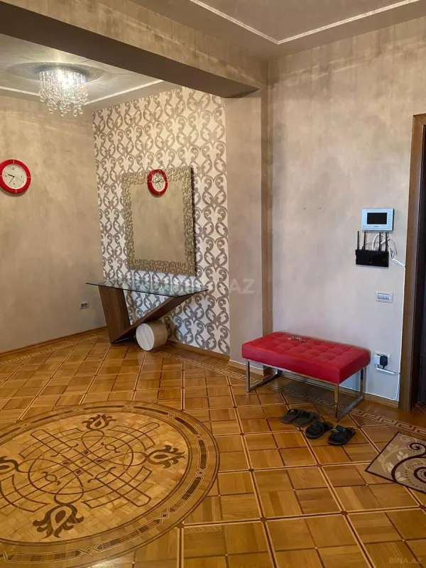 Kirayə verilir 4 otaqlı mənzil 200 m²