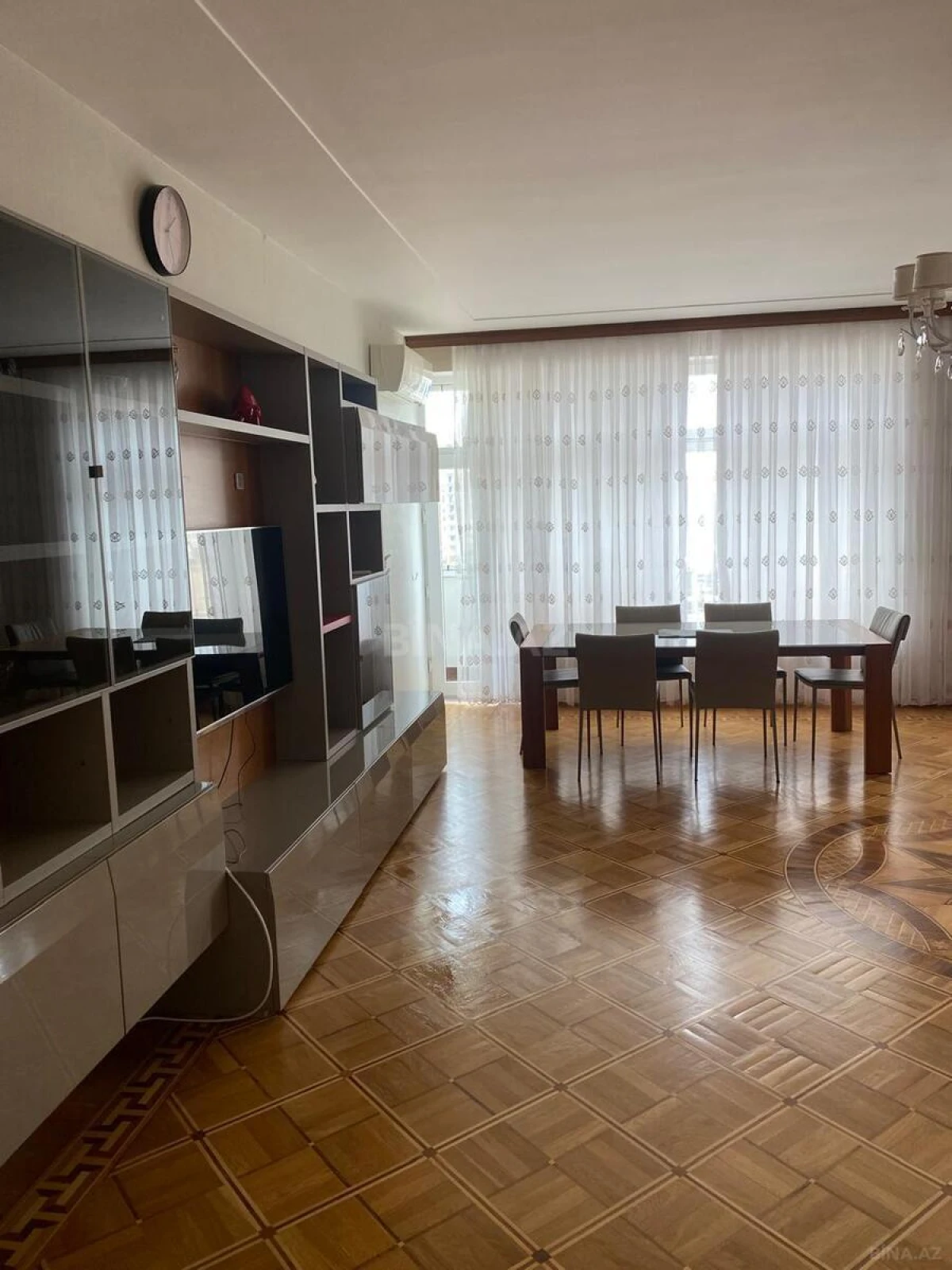 Kirayə verilir 4 otaqlı mənzil 200 m²