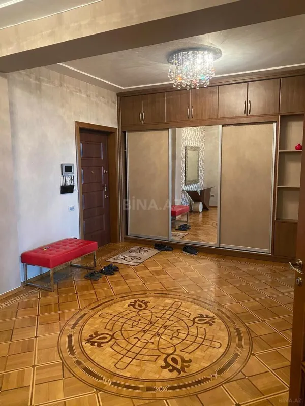 Kirayə verilir 4 otaqlı mənzil 200 m²