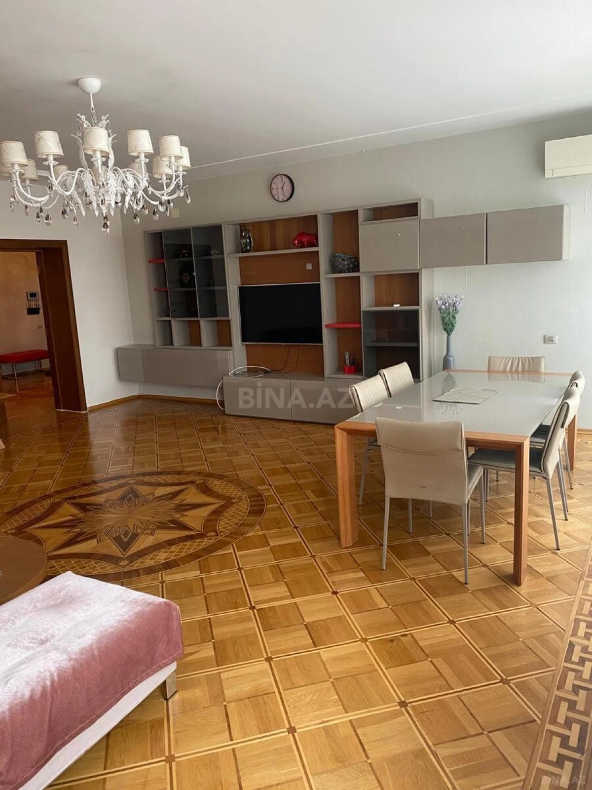 Kirayə verilir 4 otaqlı mənzil 200 m²