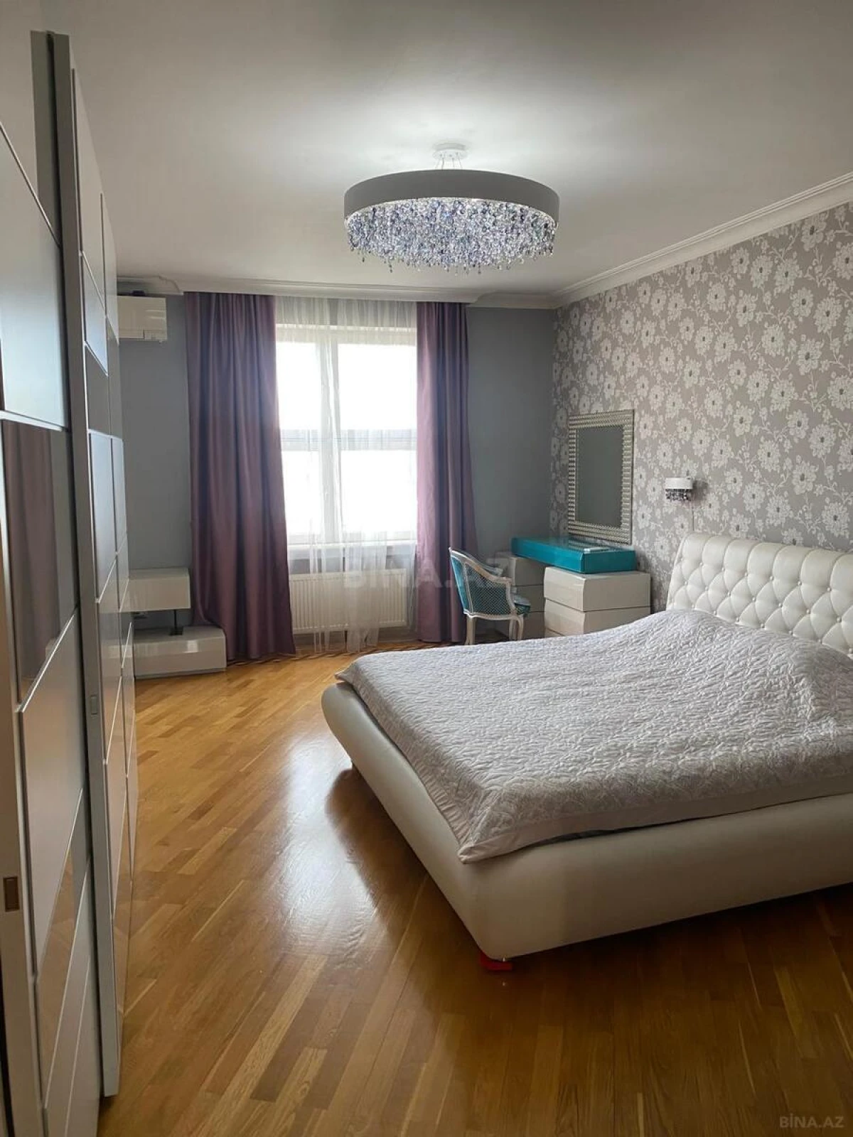 Kirayə verilir 4 otaqlı mənzil 200 m²