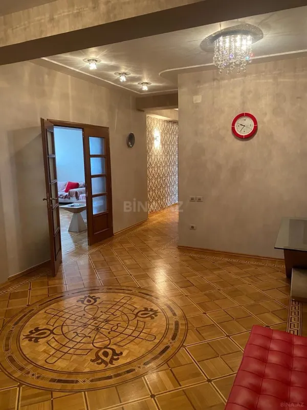 Kirayə verilir 4 otaqlı mənzil 200 m²