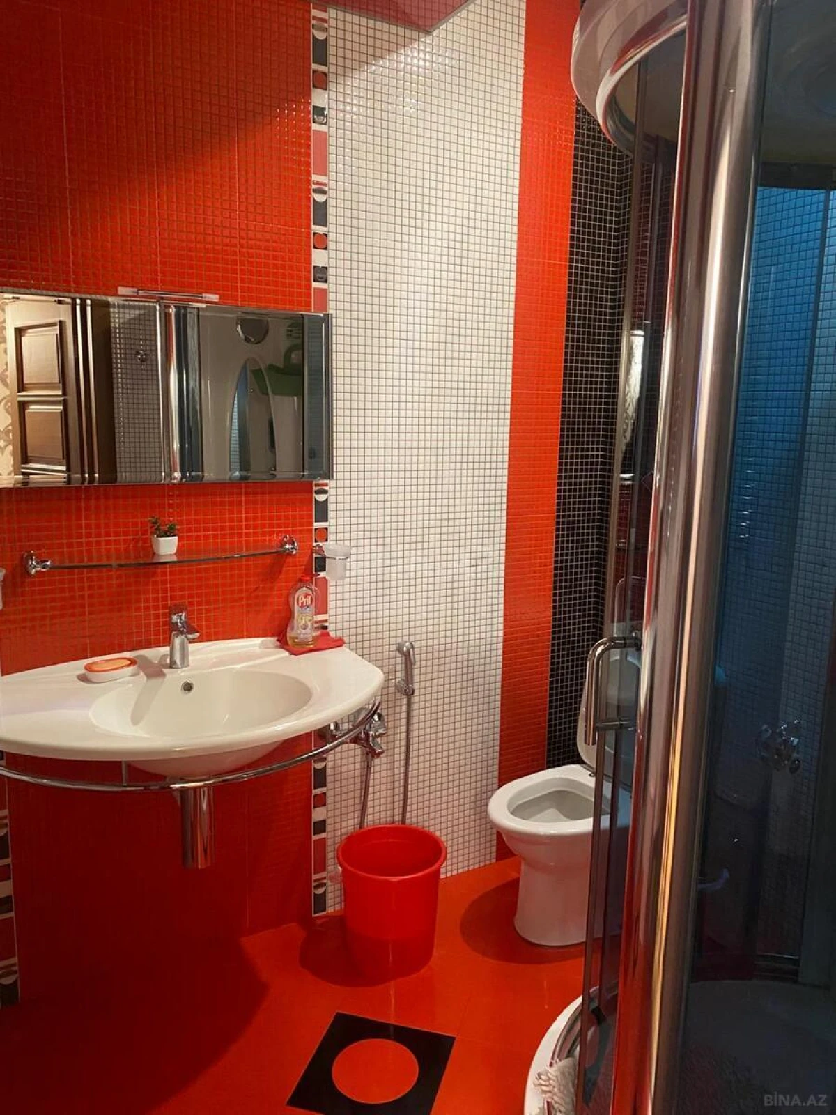 Kirayə verilir 4 otaqlı mənzil 200 m²