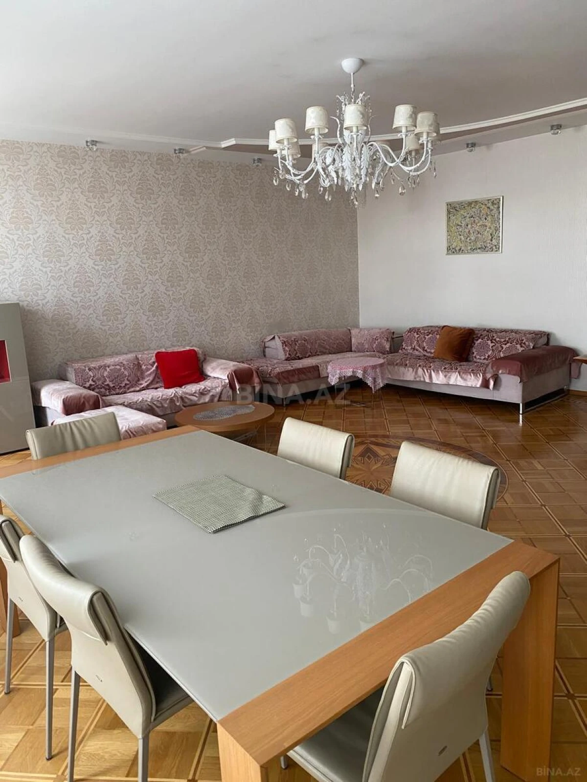 Kirayə verilir 4 otaqlı mənzil 200 m²