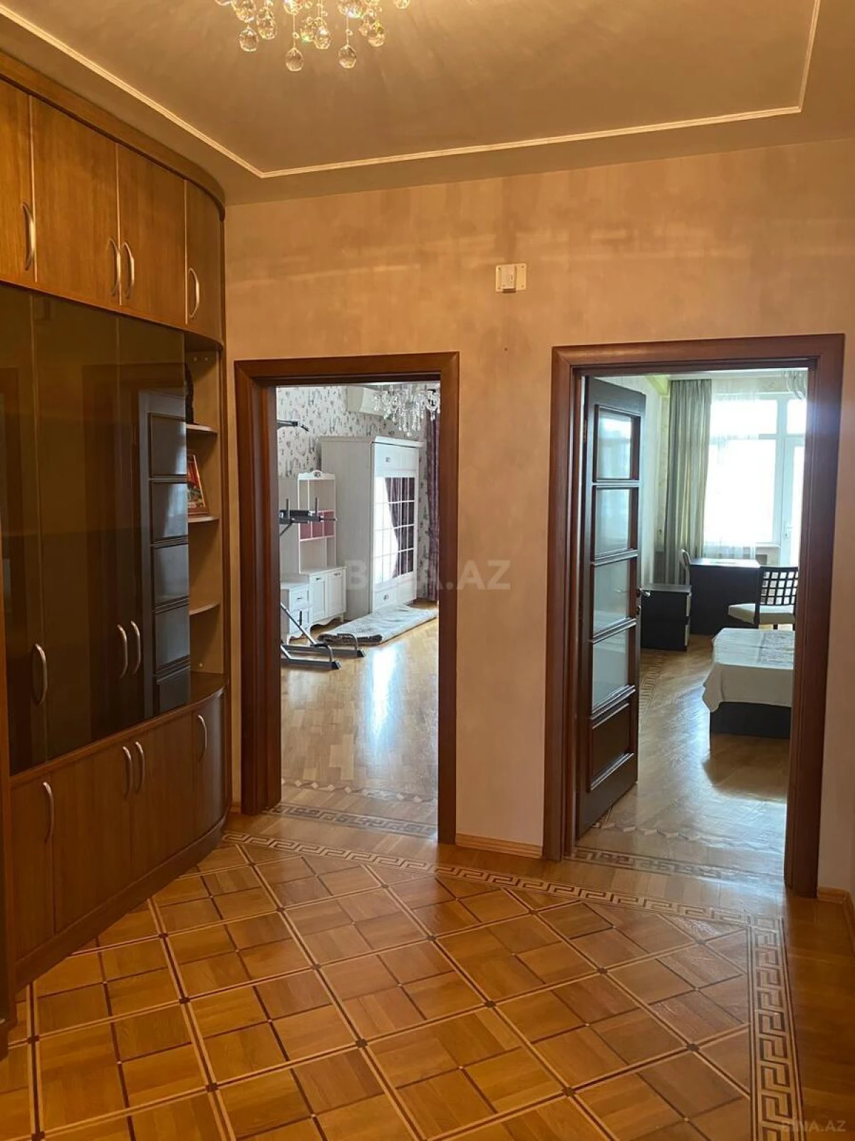 Kirayə verilir 4 otaqlı mənzil 200 m²