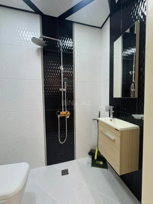 Satılır 3 otaqlı mənzil 140 m²