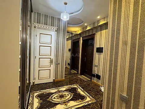 Satılır 3 otaqlı mənzil 140 m²