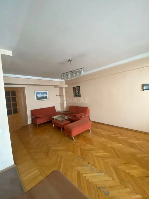 Kirayə verilir 4 otaqlı mənzil 120 m²