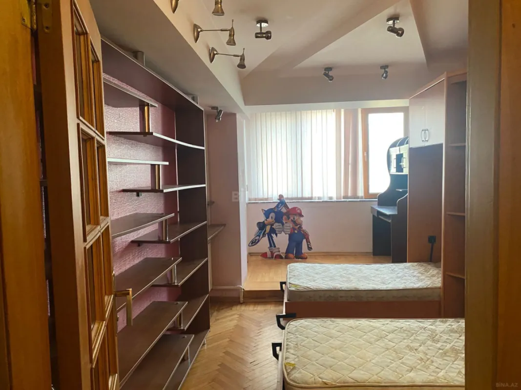 Kirayə verilir 4 otaqlı mənzil 120 m²
