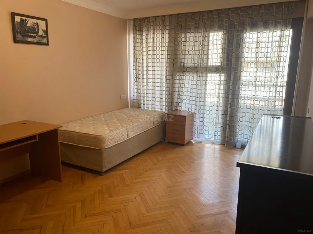 Kirayə verilir 4 otaqlı mənzil 120 m²