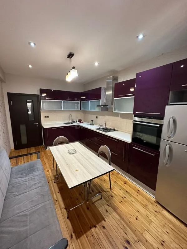 Kirayə verilir 3 otaqlı mənzil 140 m²