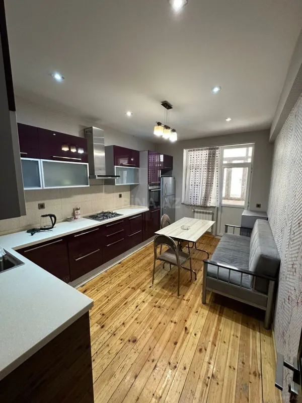 Kirayə verilir 3 otaqlı mənzil 140 m²