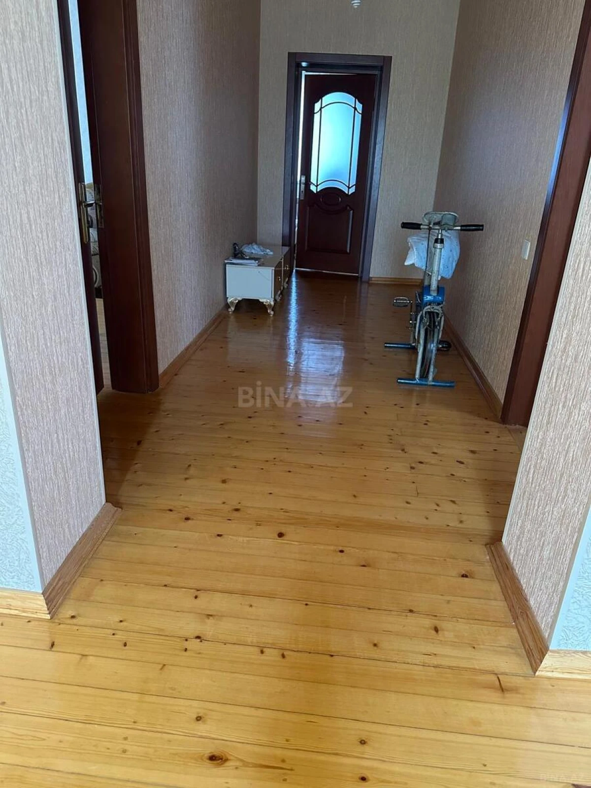 Satılır 9 otaqlı həyət evi 240 m²