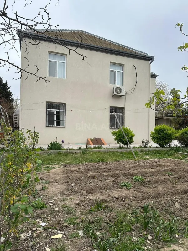 Satılır 9 otaqlı həyət evi 240 m²