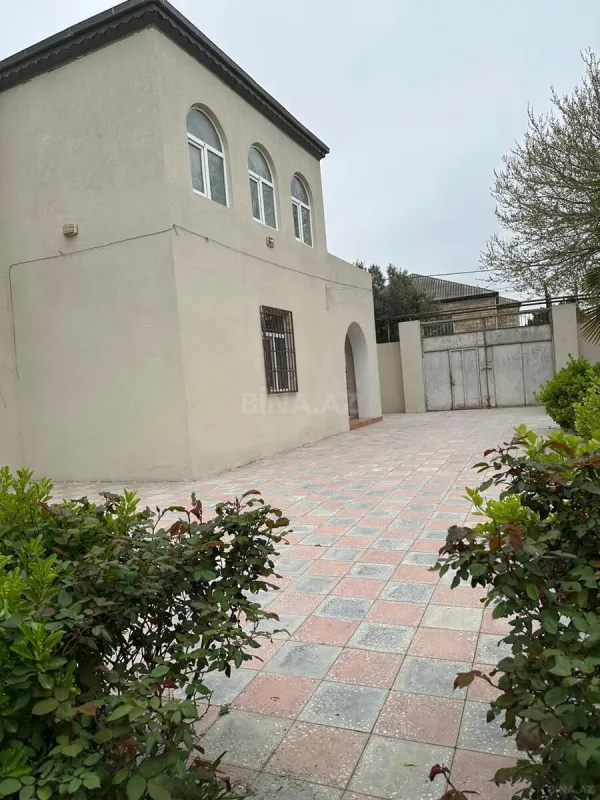 Satılır 9 otaqlı həyət evi 240 m²